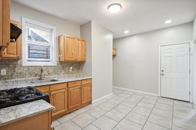 Photo - 96 S 12th St Unit 3