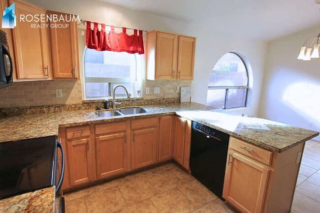 Building Photo - Charming 3-beds, 2-baths home in Wigwam Creek of Litchfield Park!