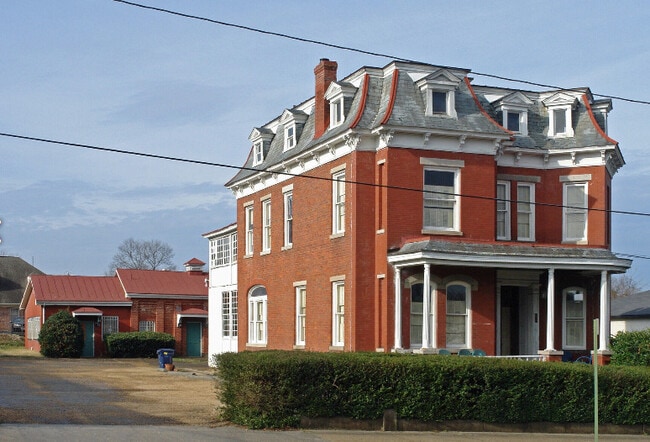 Building Photo - 634 S Sycamore St Rental