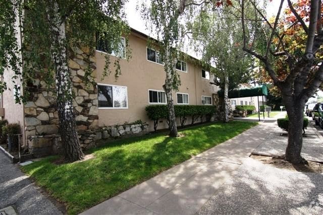 Photo - Hamilton Plaza Apartments