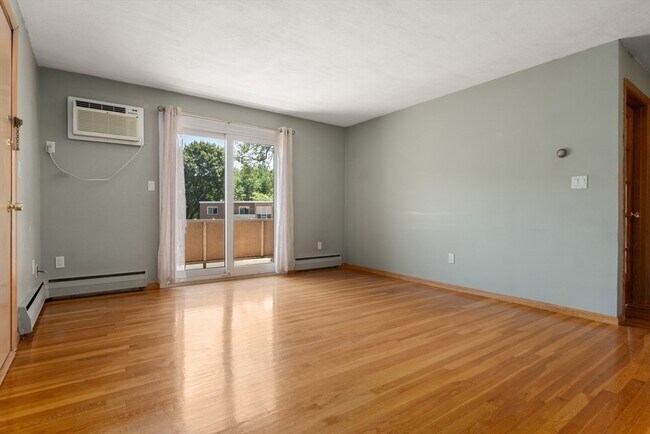 Photo - 76 Lionel Ave Unidad E