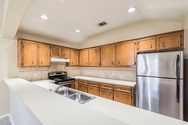 Photo - 1700 Sanchez St