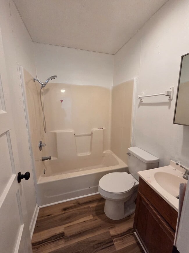 Photo - 5019 East St