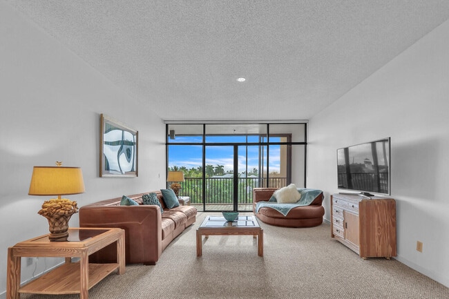 Photo - 11370 12 Oaks Way Unit 412