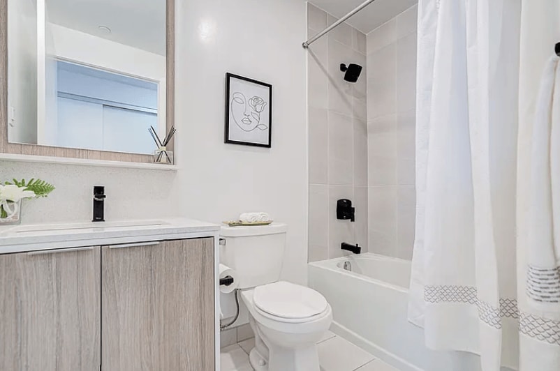 Photo - 3211 N Hall St