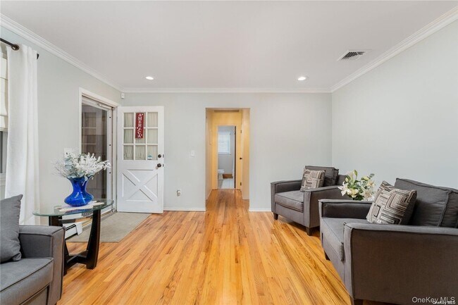 8 Wakeman Ct