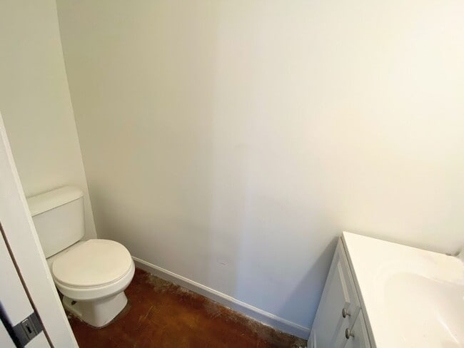 Photo - 2-Bed, 2.5-Bath Townhouse Near McNeese State University!! Unit 325 East Sale Road