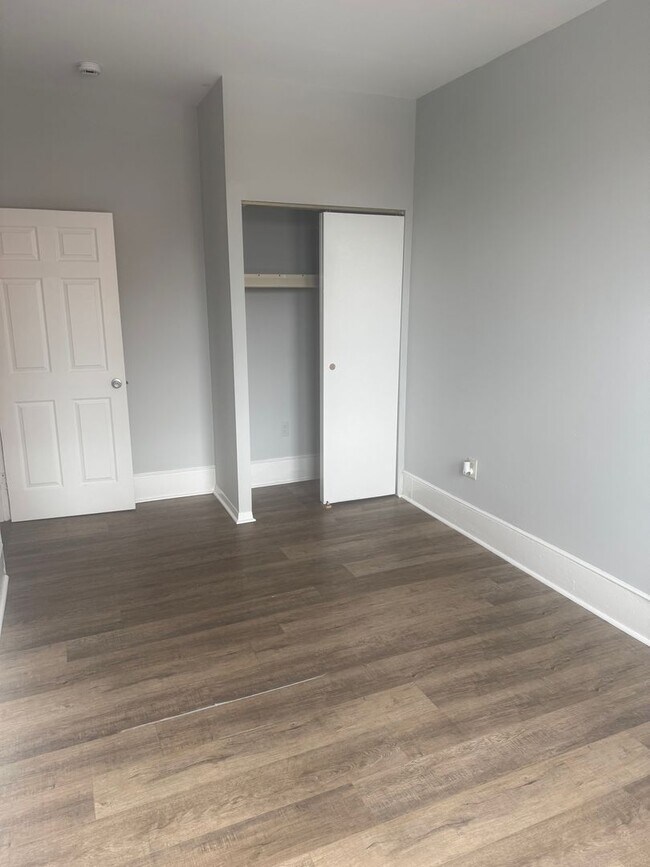Photo - Recently Renovated 1 Bedroom Apartment -- ... Unidad 406