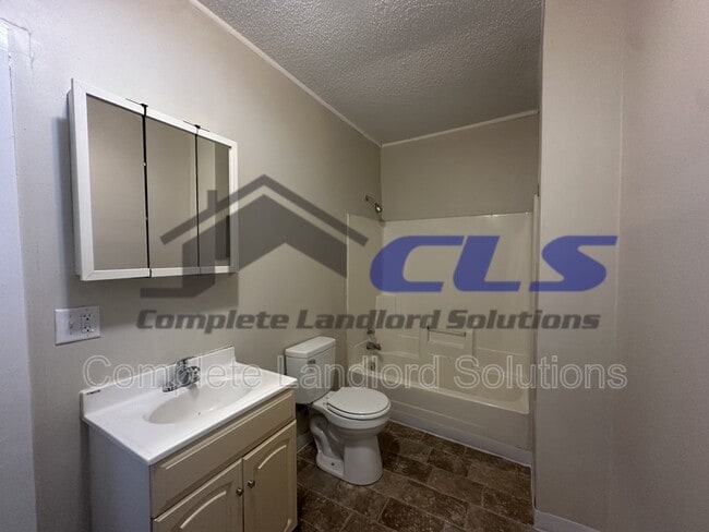 Photo - 1106 S 11th 1/2 St