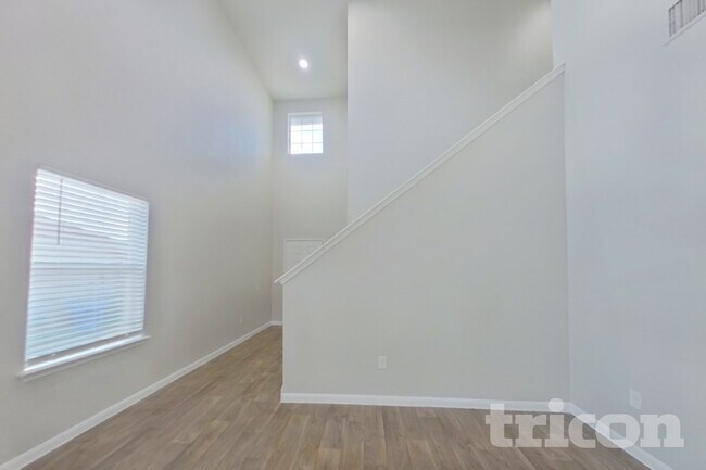15012 Custis Ln