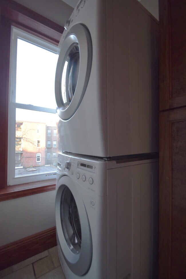 Photo - 9 Strathmore Rd Unit 8