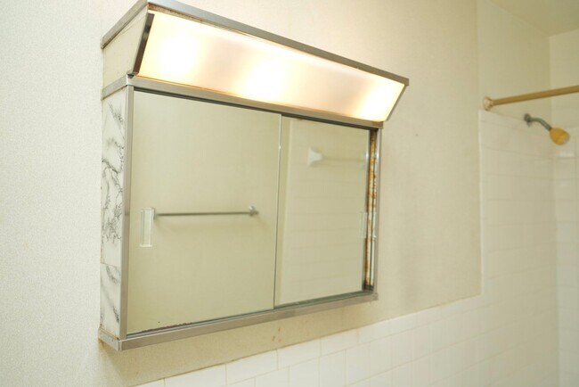 Photo - One Bedroom Available at Arlington Court