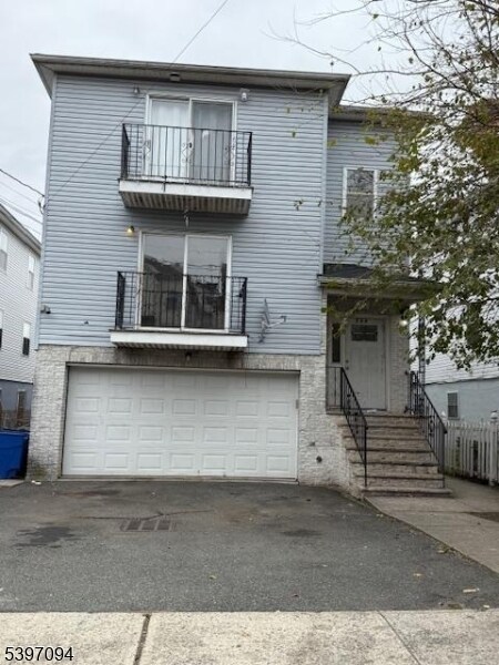 Building Photo - 139 Oraton St Unit 2