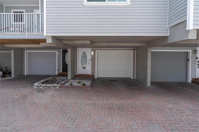 Photo - 12274 1st St W