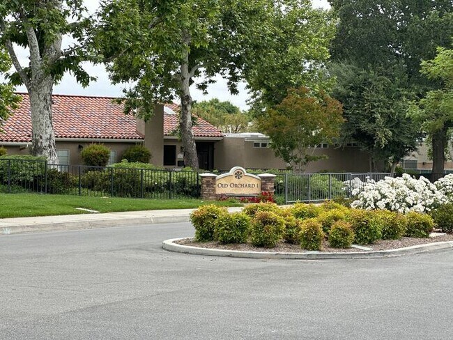 Nestled In the plush green sanctuary of Sa... - Nestled In the plush green sanctuary of Sa... House