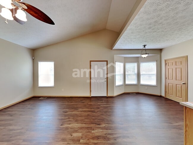 Photo - 1468 E Quail Run Dr
