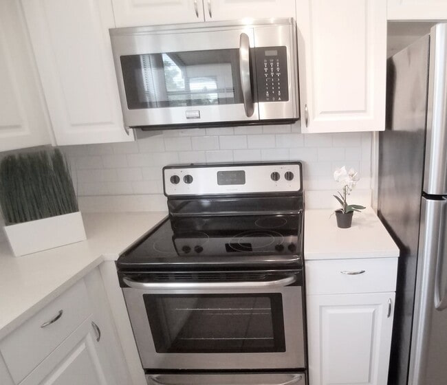 Photo - For Rent 1/1 beautiful remodeled condo in ... Unit 184