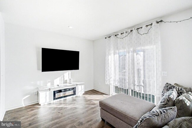 Photo - 423 Honeyberry Ln Townhome