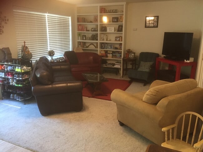 Building Photo - 6361 SW Southwood Dr Unit 3