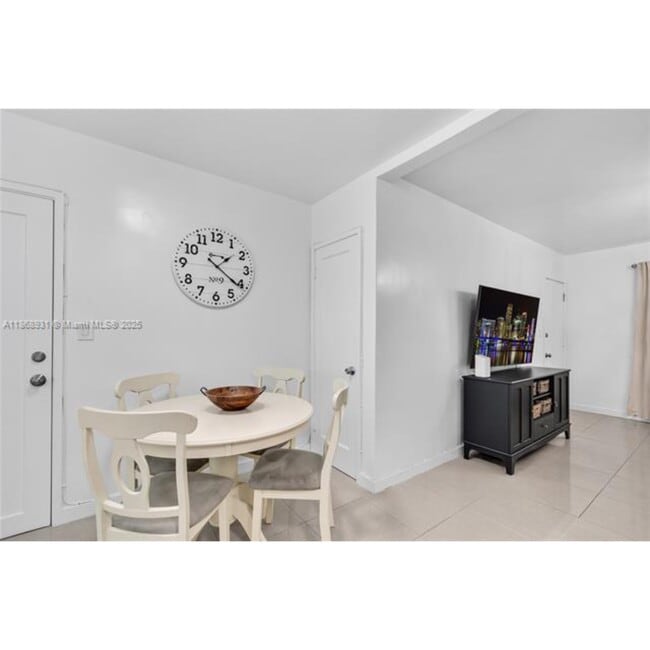 Photo - 3 Navarre Ave