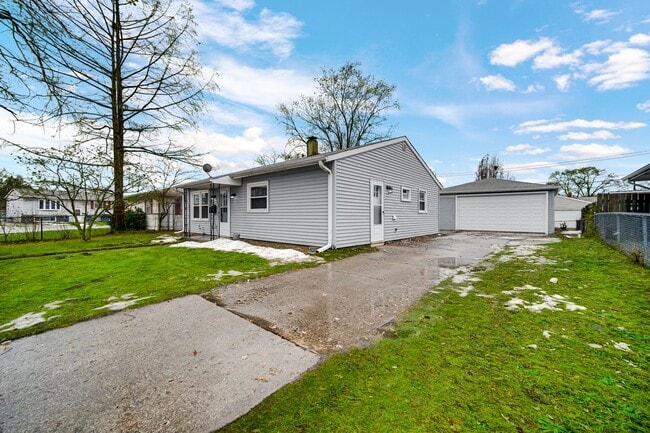 Photo - 3 Bedroom 1 Bathroom House for Rent!