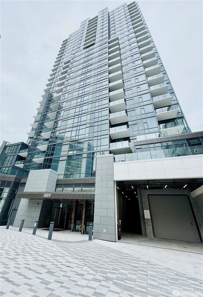 Building Photo - 889 Ave Sq NE Unit 410
