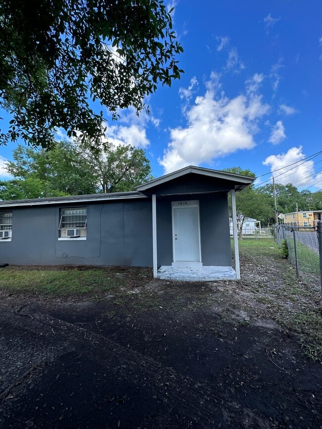 Photo - 1614 W 3rd St