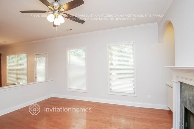 532 Suwanee Oaks Dr NE