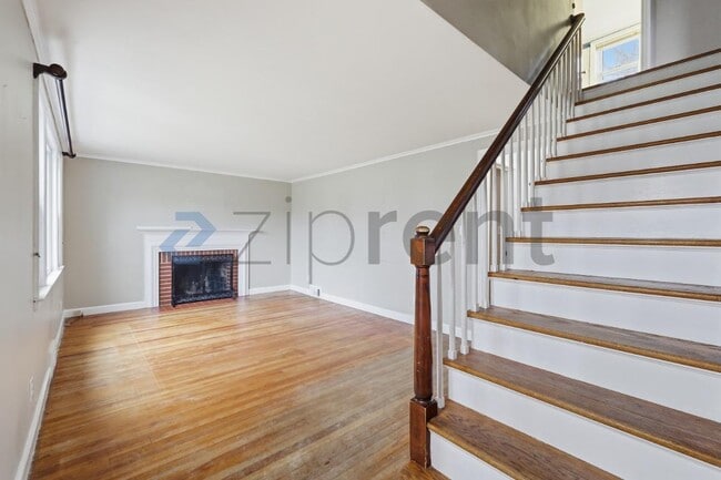 Photo - 18 St James St