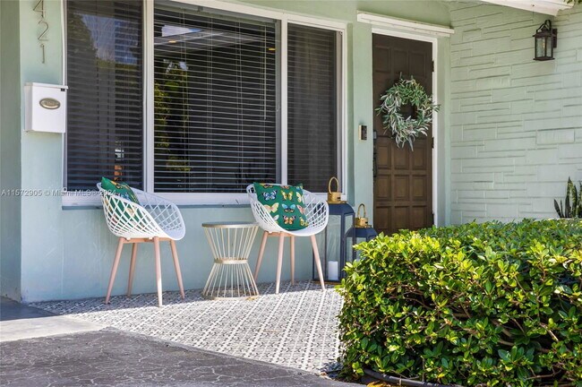 Photo - 1421 NE 41st St