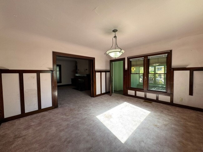 Photo - Large 1 Bedroom Main Level Apartment Near ... Unit 612 W 10th Ave #5