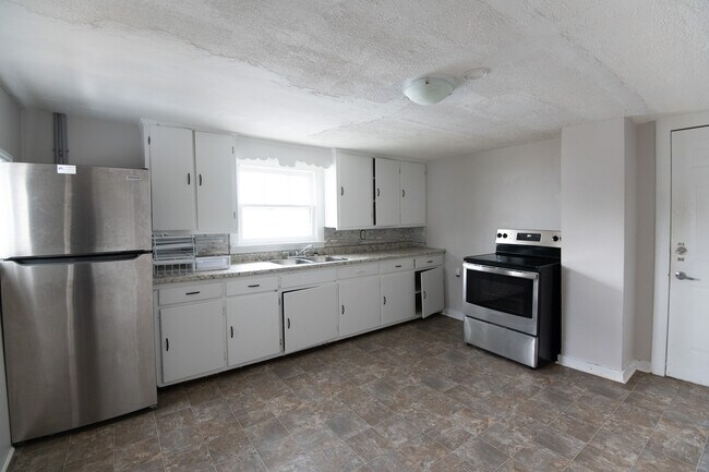 Photo - 82 Taylor Ave