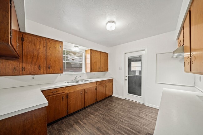 Photo - 322 Pinedale Ave