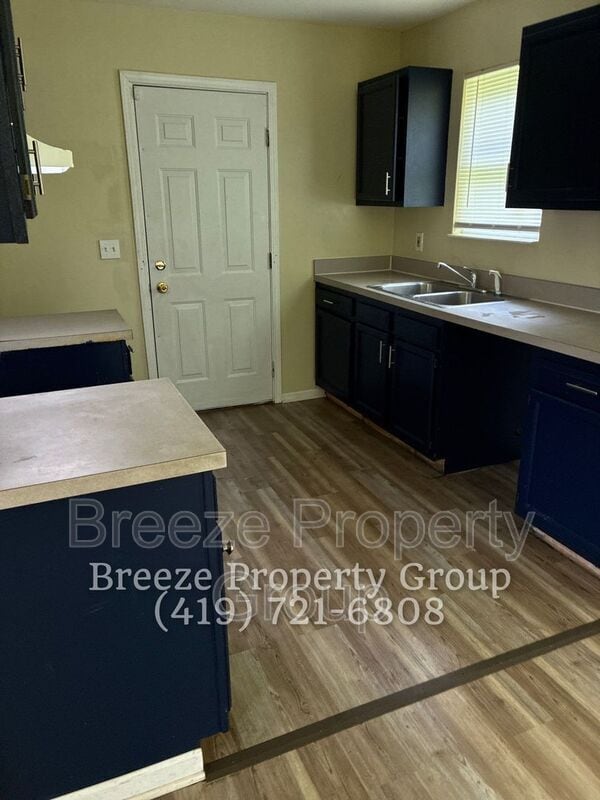 Photo - 768 Fairgreen Ave