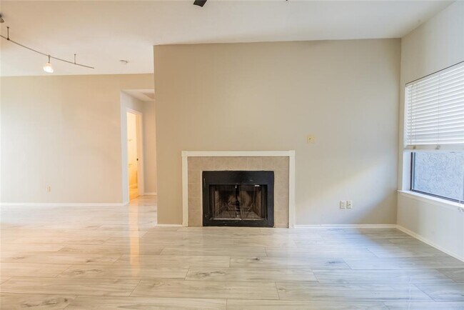 Photo - 806 W 24th St Unit 236