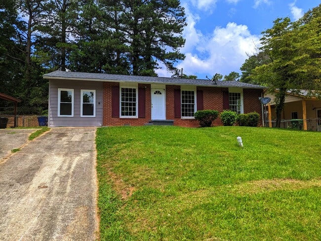 Building Photo - 2194 Baywood Dr SE