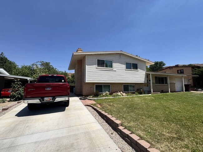 481 Sundial Dr