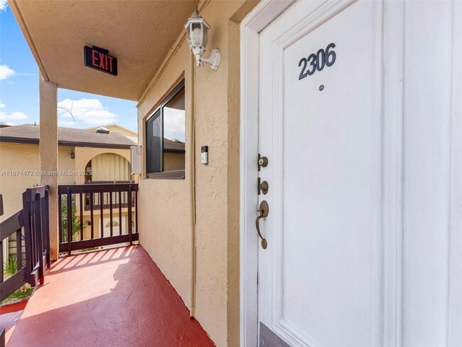 Building Photo - 2306 W 53rd St Unit 203 Rental