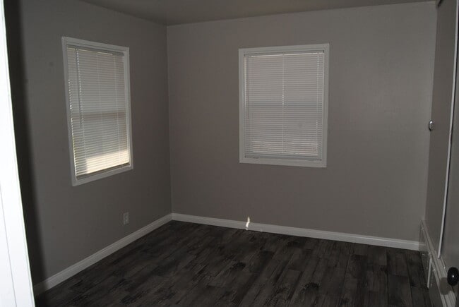 Photo - 2304 Elaine St