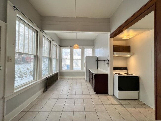 Photo - 605 W 3rd St