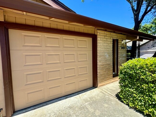 Photo - 2/2 duplex in Fair Oaks
