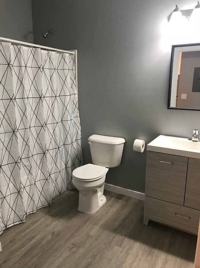 Photo - 208 1/2 Main St S Unidad A