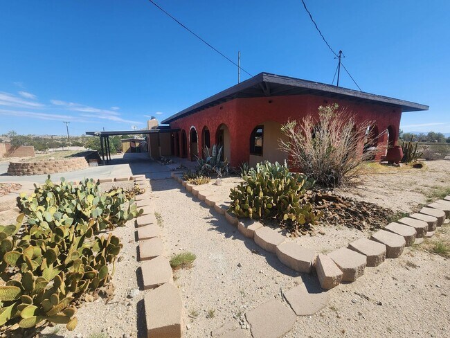 Photo - LARGE 3 bedroom home