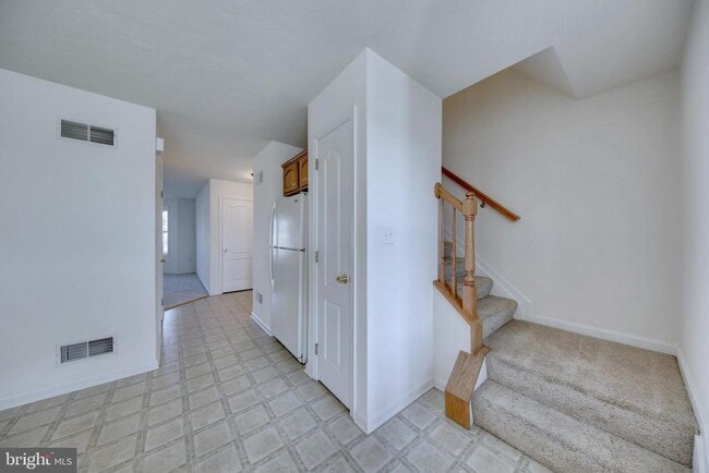 Photo - 693 E Walnut St