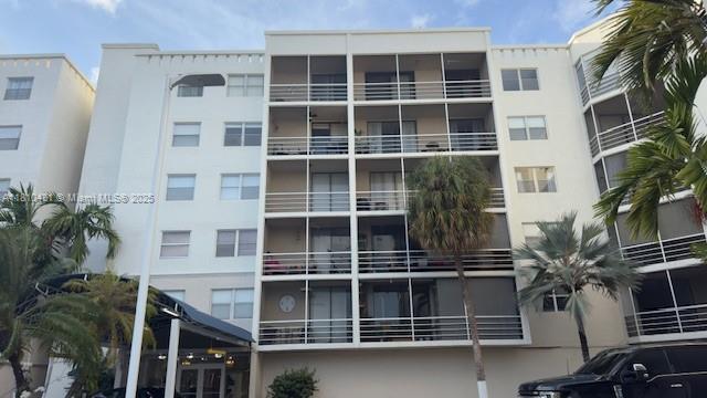 Building Photo - 2821 N Miami Beach Blvd Unit 4M Rental