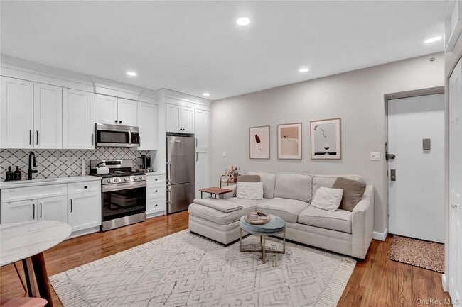 Photo - 25 W Broadway Unit 110