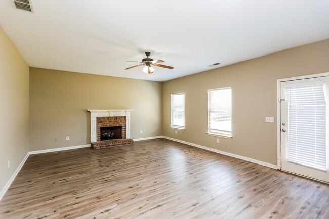 Photo - 75 Hamil Ct NW