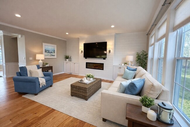 Photo - 198 Stonehaven Dr