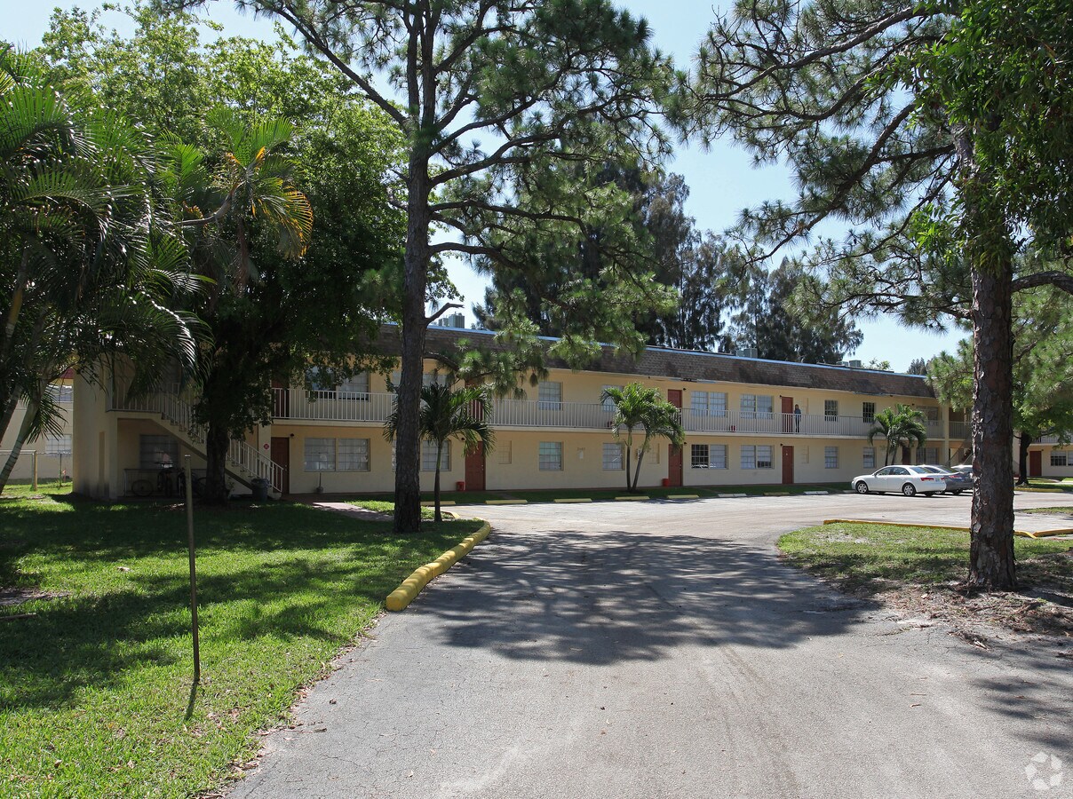Photo - The Tropical Villas Apartments