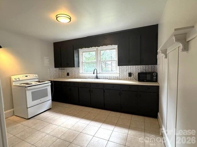 Photo - 810 Mt Holly-Huntersville Rd